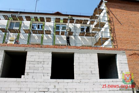 Володимир Ширма в обласному онкологічному диспансері та обласній лікарні оглянув хід ремонтних робіт