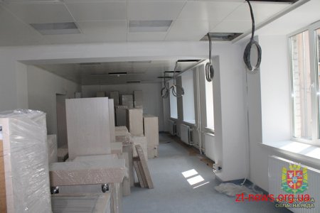 Володимир Ширма в обласному онкологічному диспансері та обласній лікарні оглянув хід ремонтних робіт