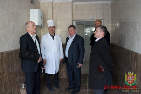 Володимир Ширма в обласному онкологічному диспансері та обласній лікарні оглянув хід ремонтних робіт