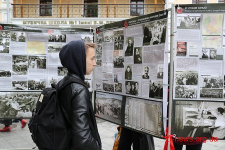 На Михайлівській організували тематичні виставки до Дня пам’яті та примирення