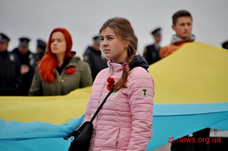 У День перемоги житомиряни пройшлися ходою та поклали квіти до Монументу Слави