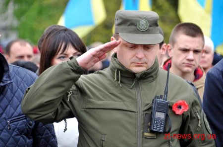 У День перемоги житомиряни пройшлися ходою та поклали квіти до Монументу Слави