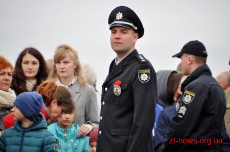 У День перемоги житомиряни пройшлися ходою та поклали квіти до Монументу Слави