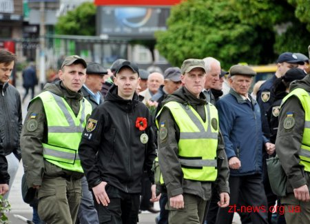 У День перемоги житомиряни пройшлися ходою та поклали квіти до Монументу Слави