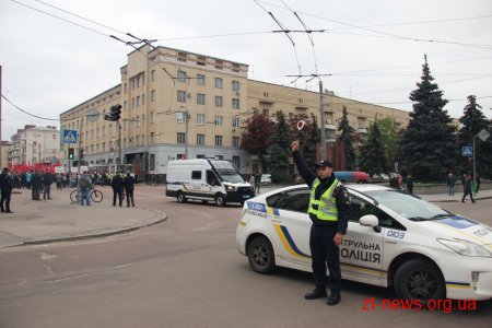 У День перемоги житомиряни пройшлися ходою та поклали квіти до Монументу Слави