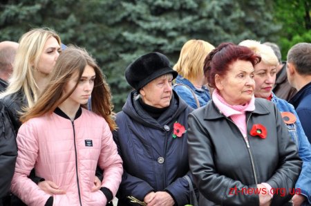 У День перемоги житомиряни пройшлися ходою та поклали квіти до Монументу Слави