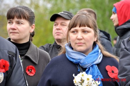 У День перемоги житомиряни пройшлися ходою та поклали квіти до Монументу Слави