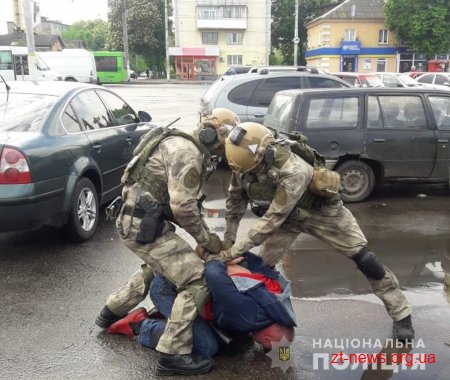 Житомирські поліцейські перекрили міжнародний канал поставки кокаїну з Євросоюзу