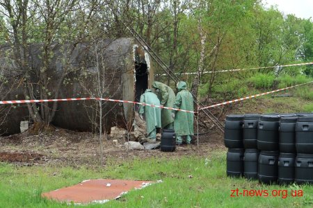 В Олевську продовжують перезатарювати шкідливу речовину у сертифіковані ємності