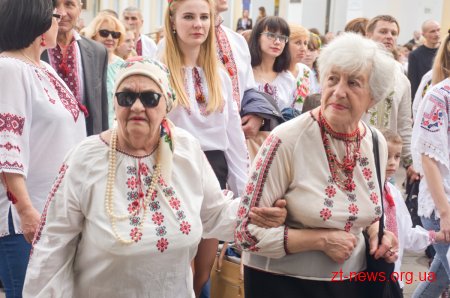 У Житомирі пройшла масштабна Вишивана хода