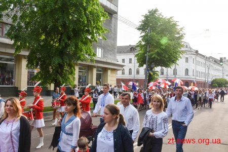У Житомирі пройшла масштабна Вишивана хода