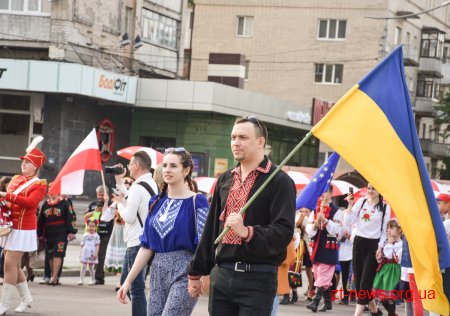 У Житомирі пройшла масштабна Вишивана хода