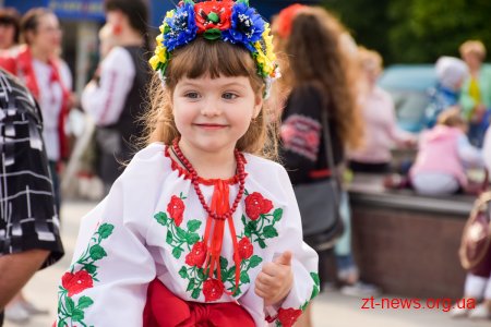 У Житомирі пройшла масштабна Вишивана хода