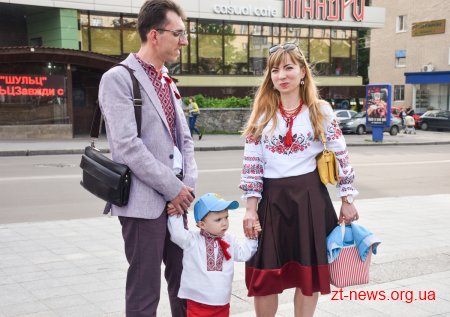 У Житомирі пройшла масштабна Вишивана хода