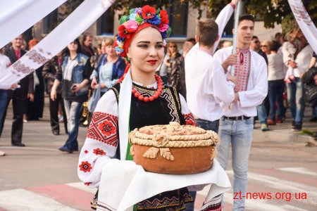У Житомирі пройшла масштабна Вишивана хода