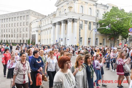У Житомирі пройшла масштабна Вишивана хода