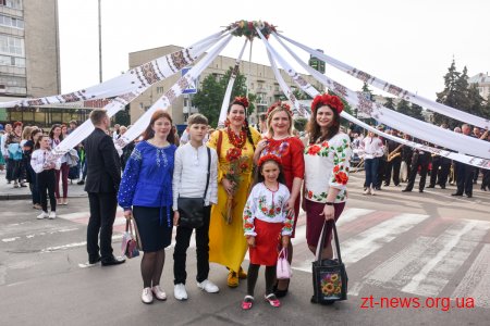 У Житомирі пройшла масштабна Вишивана хода