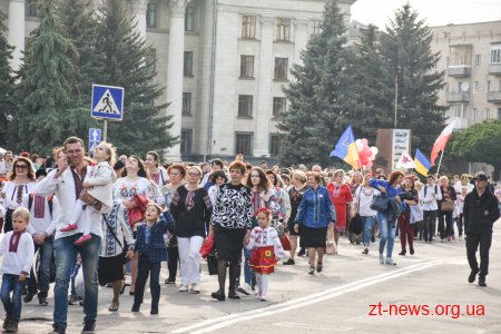 У Житомирі пройшла масштабна Вишивана хода