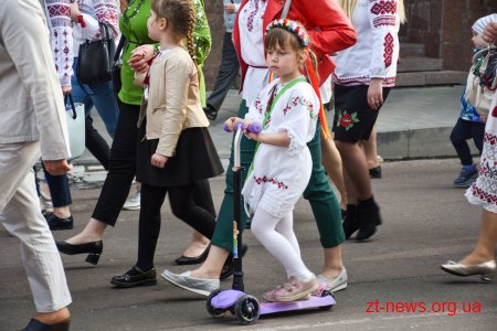 У Житомирі пройшла масштабна Вишивана хода