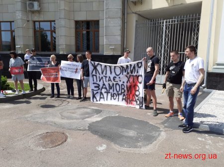 Фаєри, плакати та хвилина мовчання: як Житомир питав “Хто замовив Катю Гандзюк?”