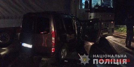 На трасі Київ - Чоп Mercedes зіткнувся з вантажівкою