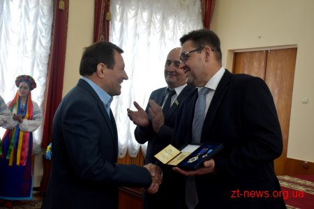 23 сесія обласної ради традиційно розпочалася із нагородження жителів Житомирщини