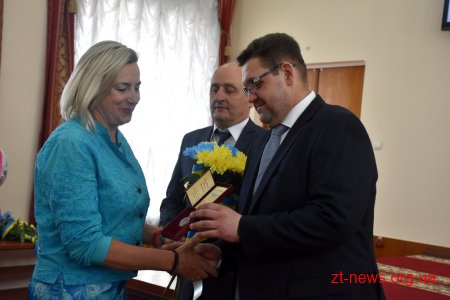 23 сесія обласної ради традиційно розпочалася із нагородження жителів Житомирщини