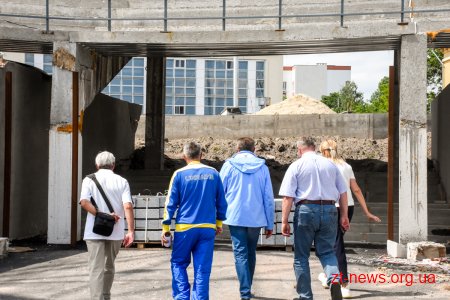 Сергій Бубка оглянув стадіон «Полісся» та вручив житомирським спортсменам олімпійський прапор