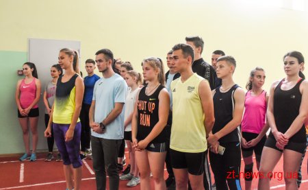 Сергій Бубка оглянув стадіон «Полісся» та вручив житомирським спортсменам олімпійський прапор