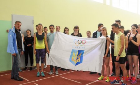 Сергій Бубка оглянув стадіон «Полісся» та вручив житомирським спортсменам олімпійський прапор
