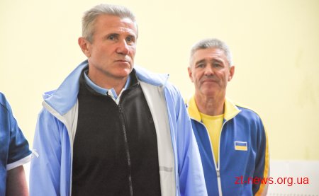 Сергій Бубка оглянув стадіон «Полісся» та вручив житомирським спортсменам олімпійський прапор