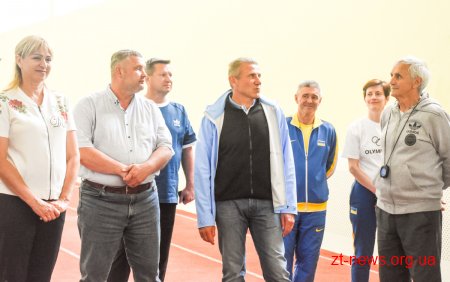 Сергій Бубка оглянув стадіон «Полісся» та вручив житомирським спортсменам олімпійський прапор