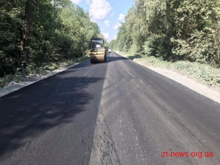 На дорозі Новоград-Волинський – Ярунь – Баранівка вже уклали асфальт на 3,2 км