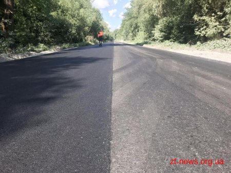 На дорозі Новоград-Волинський – Ярунь – Баранівка вже уклали асфальт на 3,2 км