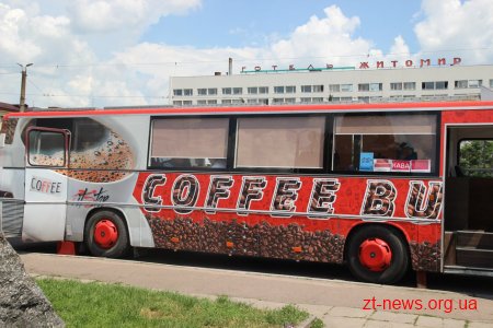 В центрі Житомира у кава-бусі пройшов бліц-турнір з шахів