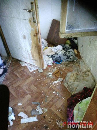 У Коростені ювенальні поліцейські та представники соціальних служб вилучили з кризової родини двох дітей