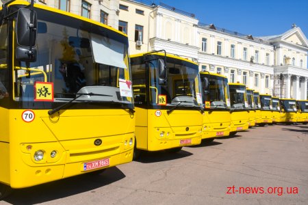 20 шкільних автобусів отримали ОТГ Житомирщини
