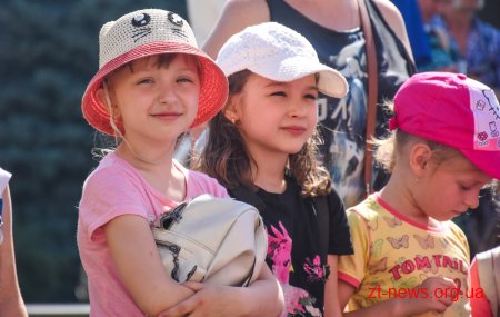 20 шкільних автобусів отримали ОТГ Житомирщини