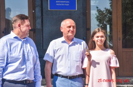 20 шкільних автобусів отримали ОТГ Житомирщини