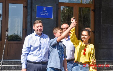 20 шкільних автобусів отримали ОТГ Житомирщини