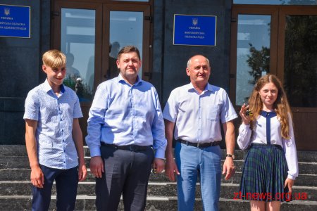 20 шкільних автобусів отримали ОТГ Житомирщини
