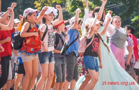 20 шкільних автобусів отримали ОТГ Житомирщини