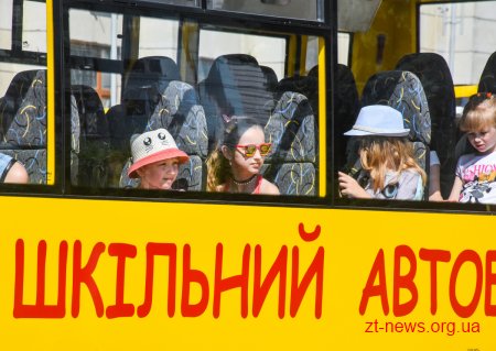 20 шкільних автобусів отримали ОТГ Житомирщини
