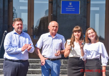 20 шкільних автобусів отримали ОТГ Житомирщини