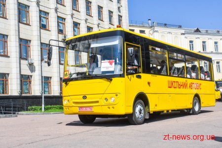 20 шкільних автобусів отримали ОТГ Житомирщини