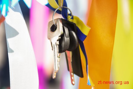 20 шкільних автобусів отримали ОТГ Житомирщини