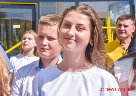 20 шкільних автобусів отримали ОТГ Житомирщини