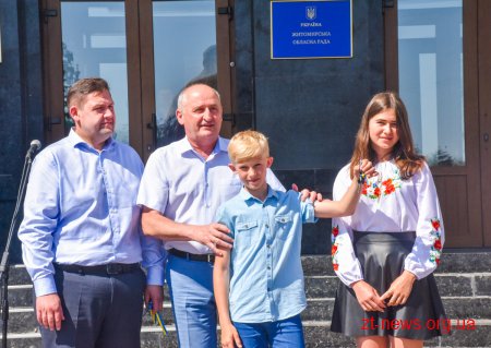 20 шкільних автобусів отримали ОТГ Житомирщини