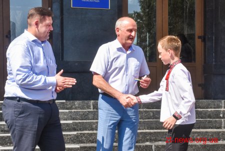 20 шкільних автобусів отримали ОТГ Житомирщини