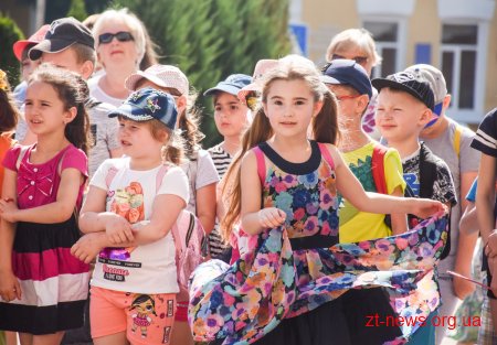 20 шкільних автобусів отримали ОТГ Житомирщини